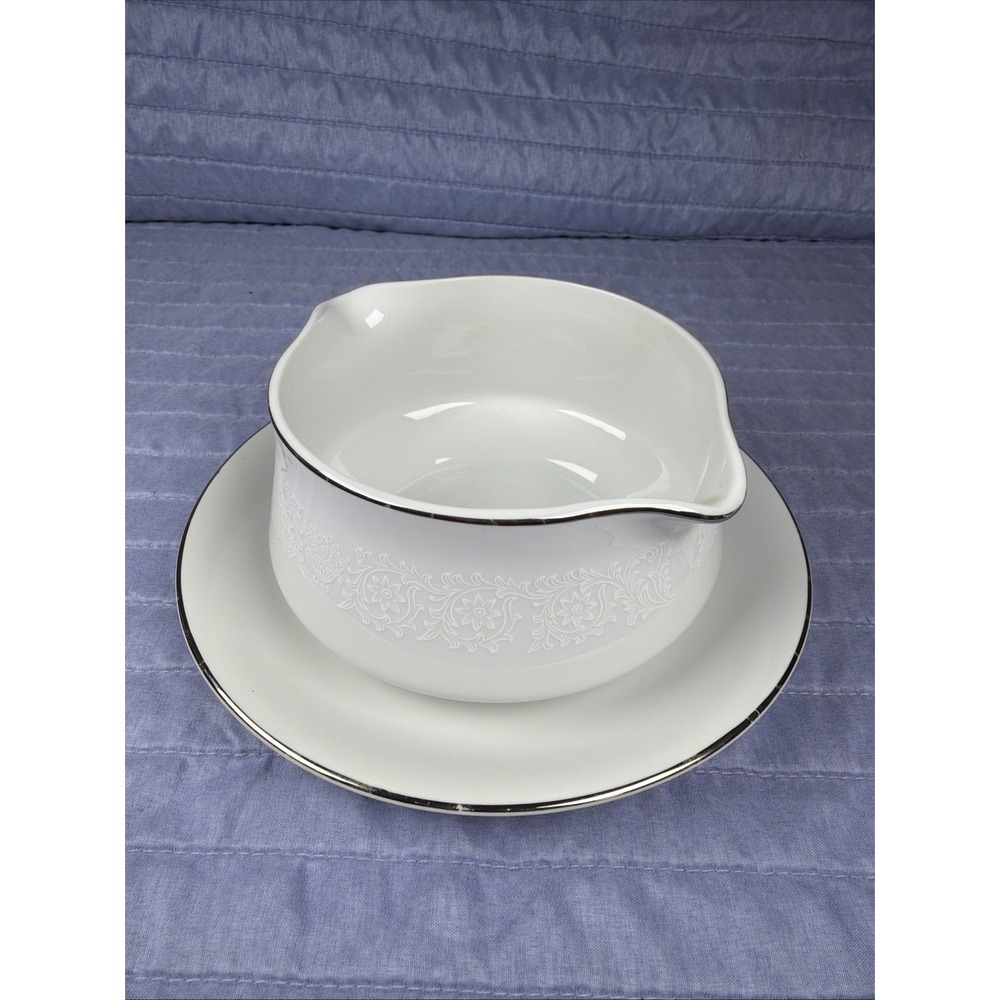 Crown Victoria Lovelace 7 1/4" Gravy Boat W/ Underplate Fine China Discontinued